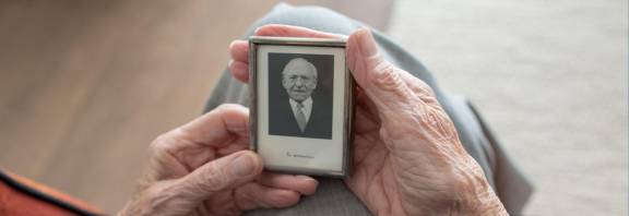 Diakone vermitteln Hilfe und unterstützen Menschen in Notlagen.