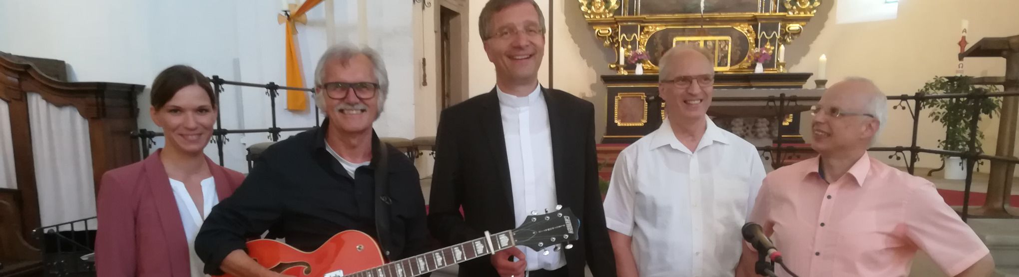 "Auch Bischof Gerber findet die Songgruppe gut"