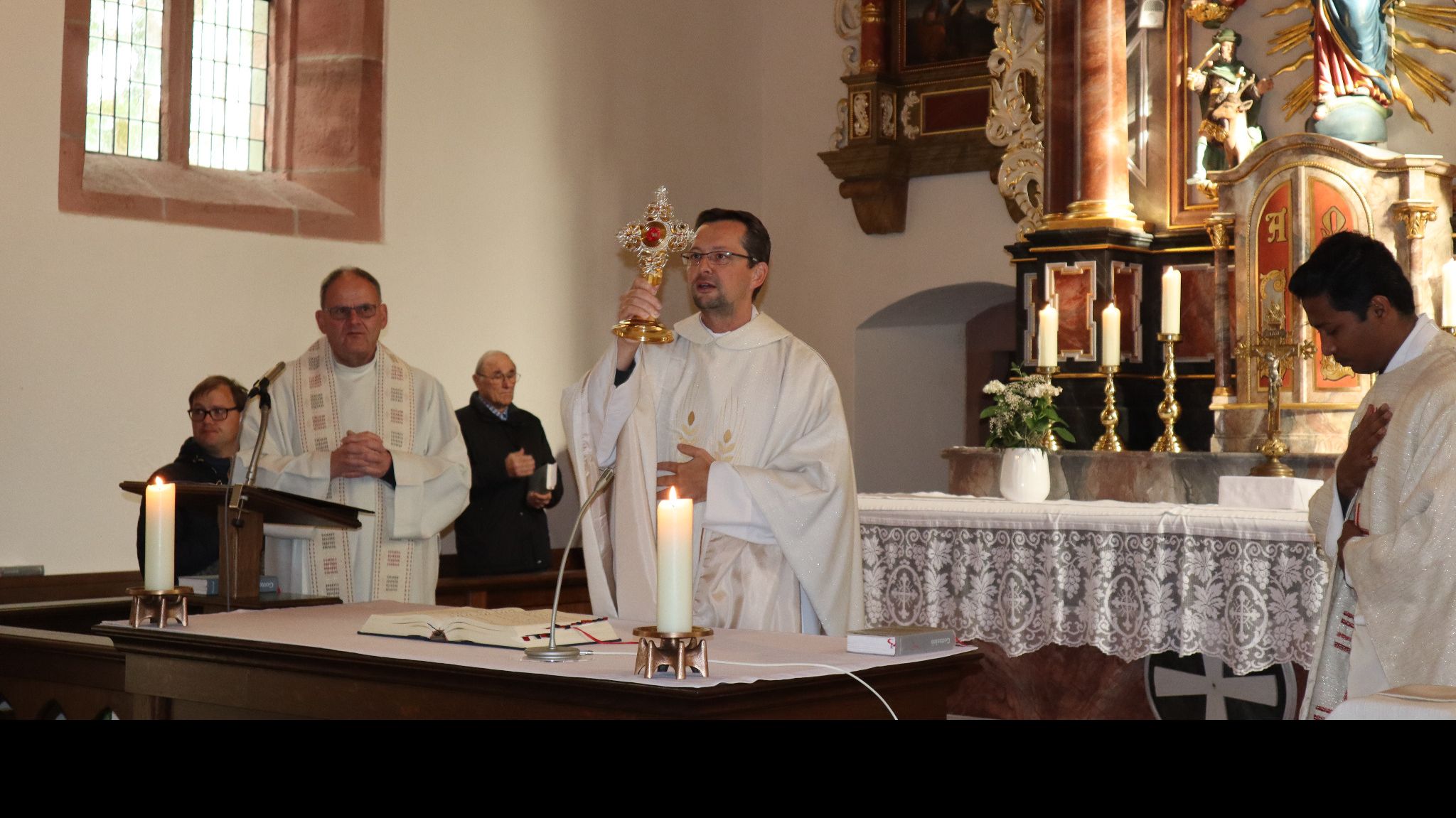 Gefängnismusik-Projekt „Divine Concern“ singt für Freundschaft, Hoffnung und Frieden 