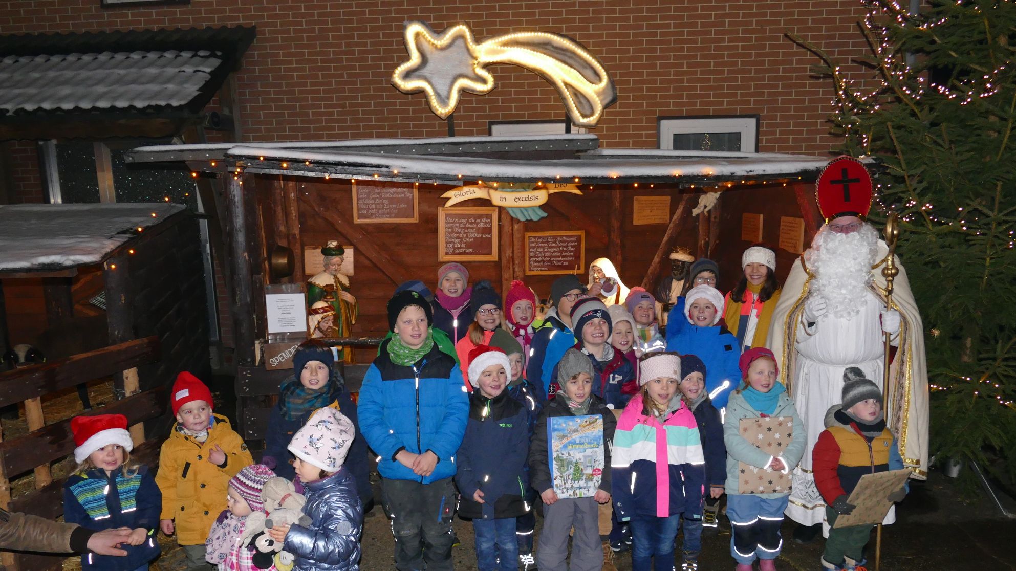 Nikolaus an der Krippe