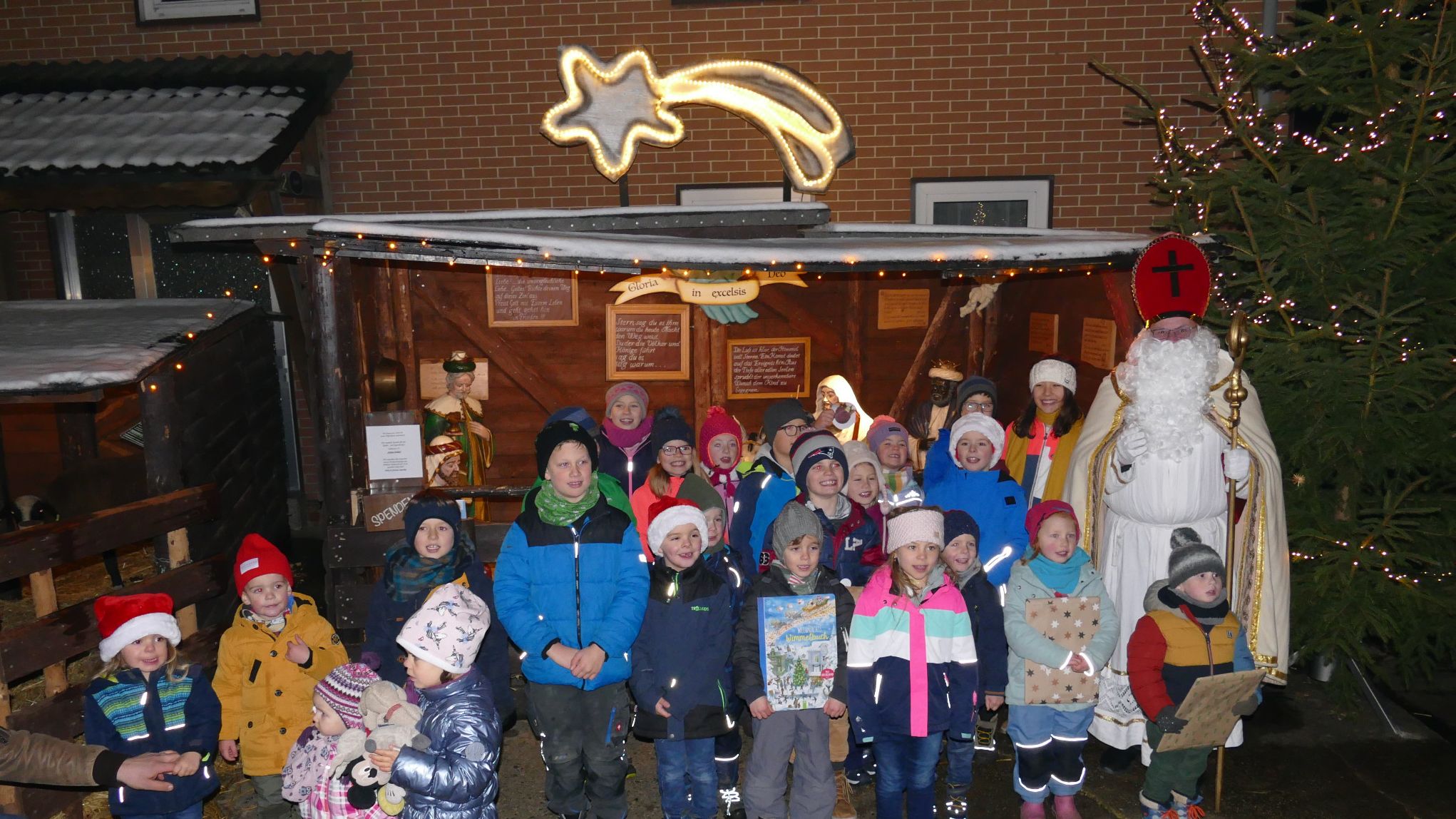 Nikolaus an der Krippe