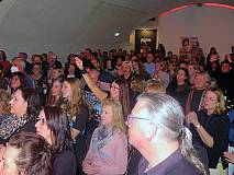 Das Publikum - Die Karten waren ausverkauft und der Saal bis zum letzten Platz gefüllt