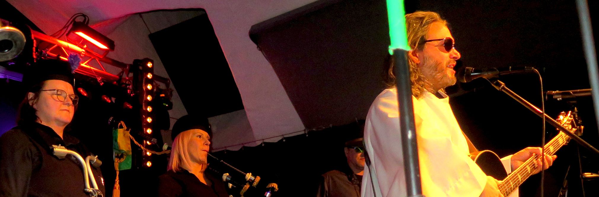 „Christmas Rock for Help“