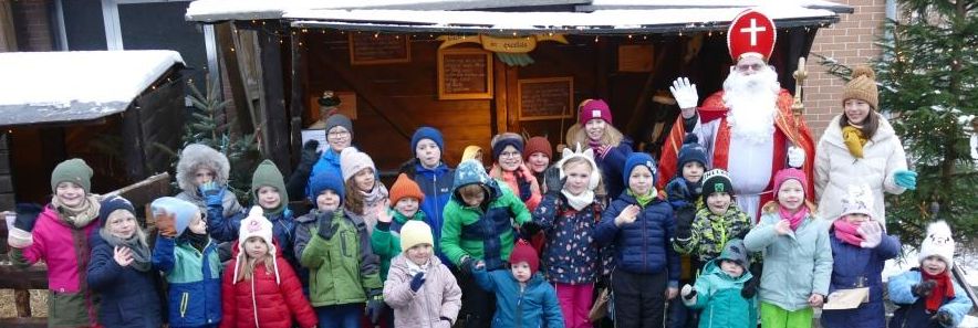 Mit dem Nikolaus an der Krippe