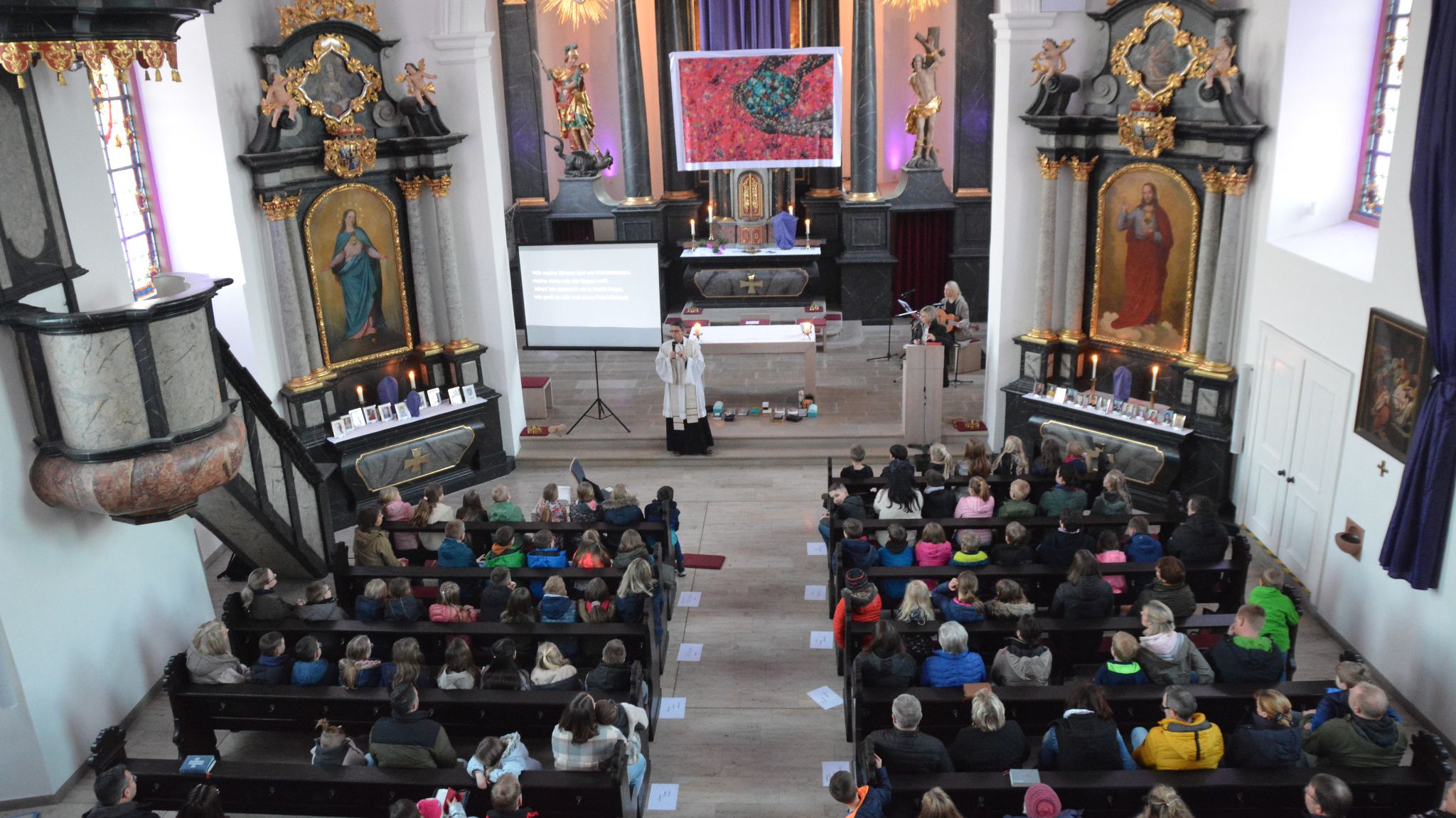 Worship für die Erstkommunionkinder des Pastoralverbundes Hessisches Kegelspiel und Segnung der Familien von Pfarrer Blümel am 5. April 2023 in Eiterfeld