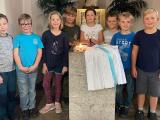 Auf dem Weg zu und mit Jesus: Am Wochenende stellten sich die neuen Kommunionkinder aus Bimbach und Kleinlüder vor.