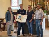 Übergabe des Wanderbuches in St. Valentin Eichenau