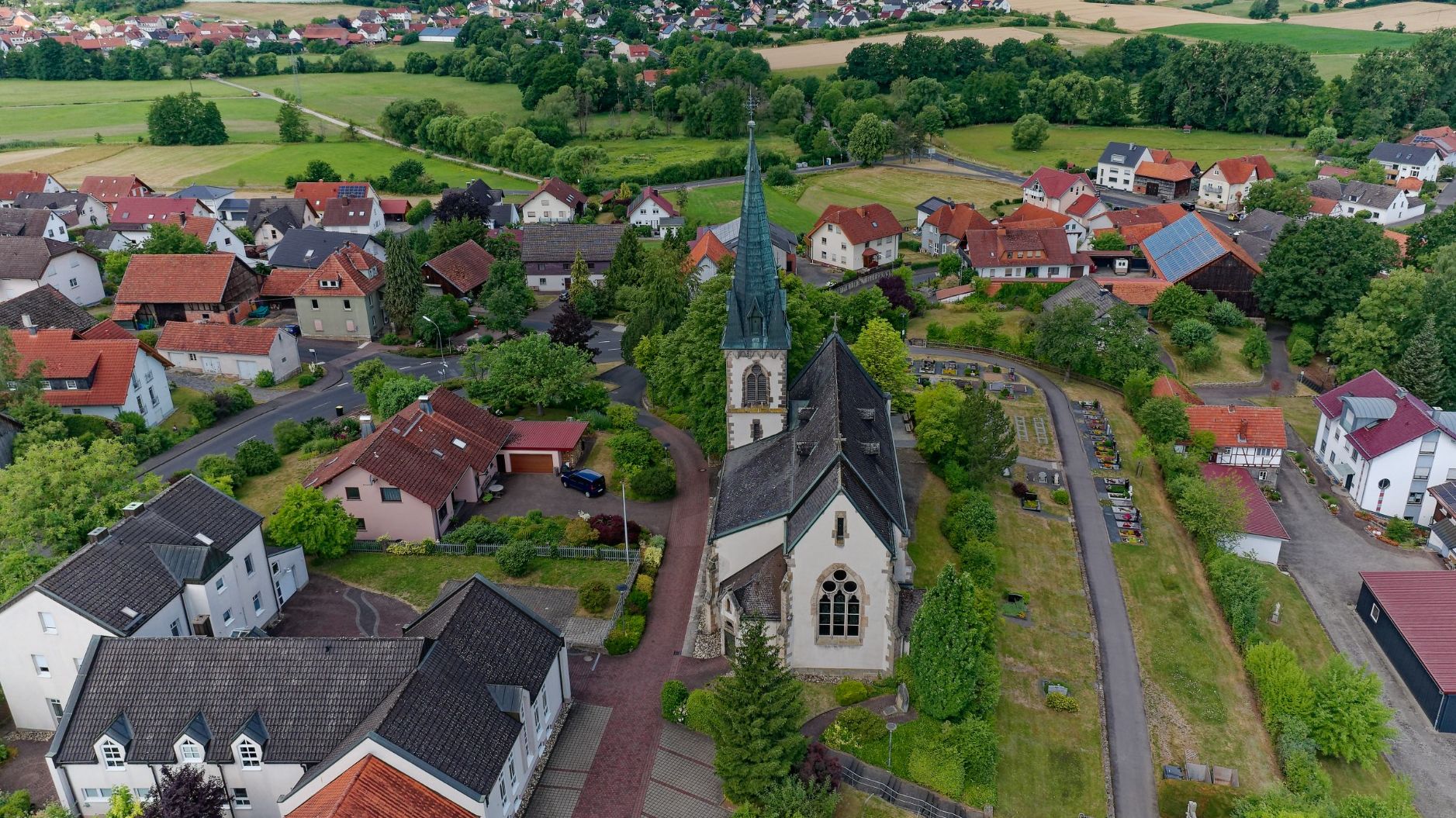 St. Nikolaus und Valentin, Steinhaus