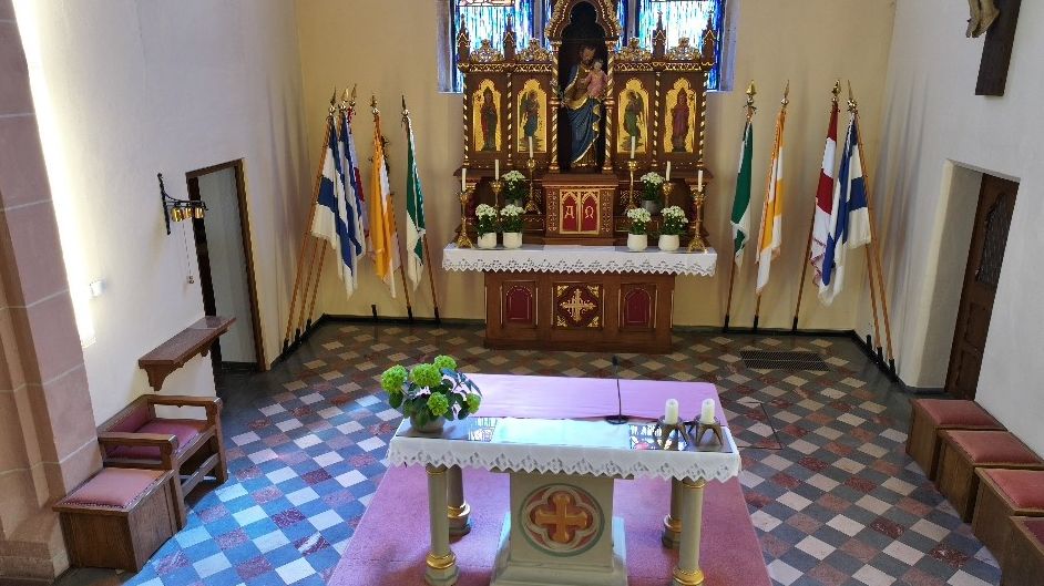 St. Nikolaus und Valentin, Steinhaus