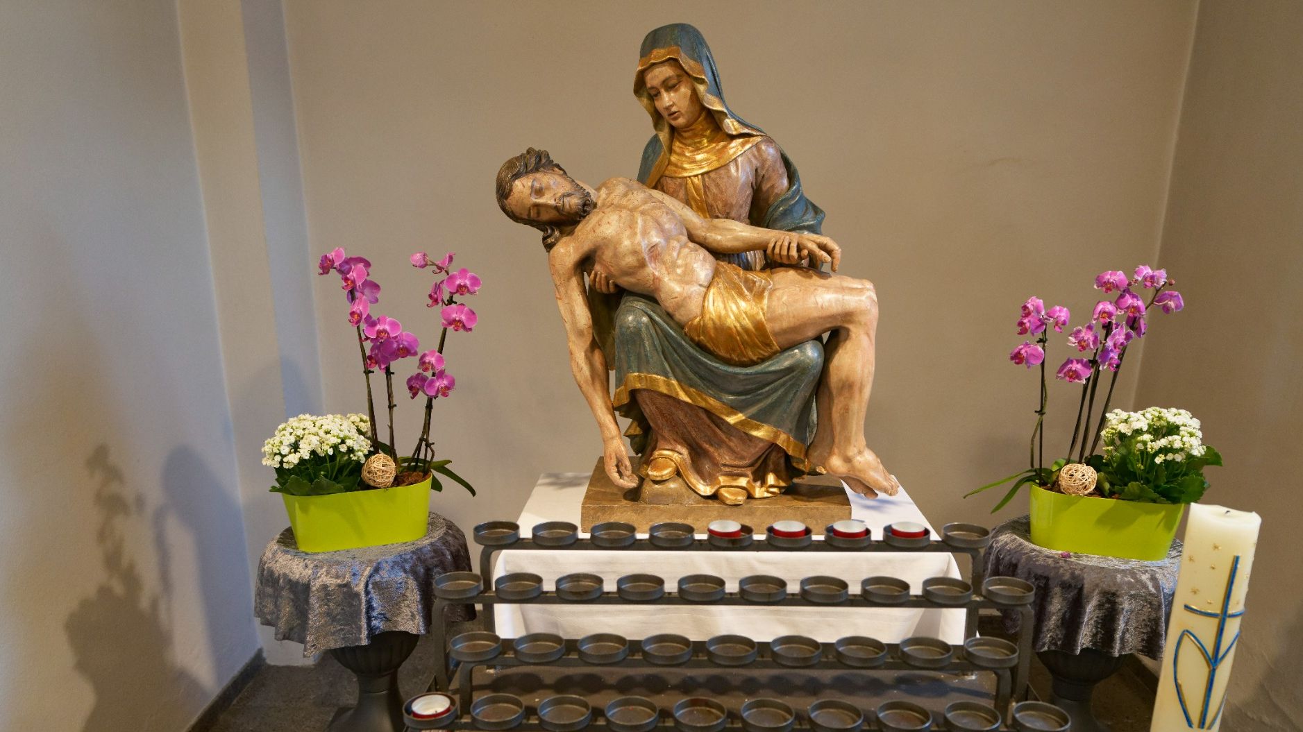 St. Nikolaus und Valentin, Steinhaus