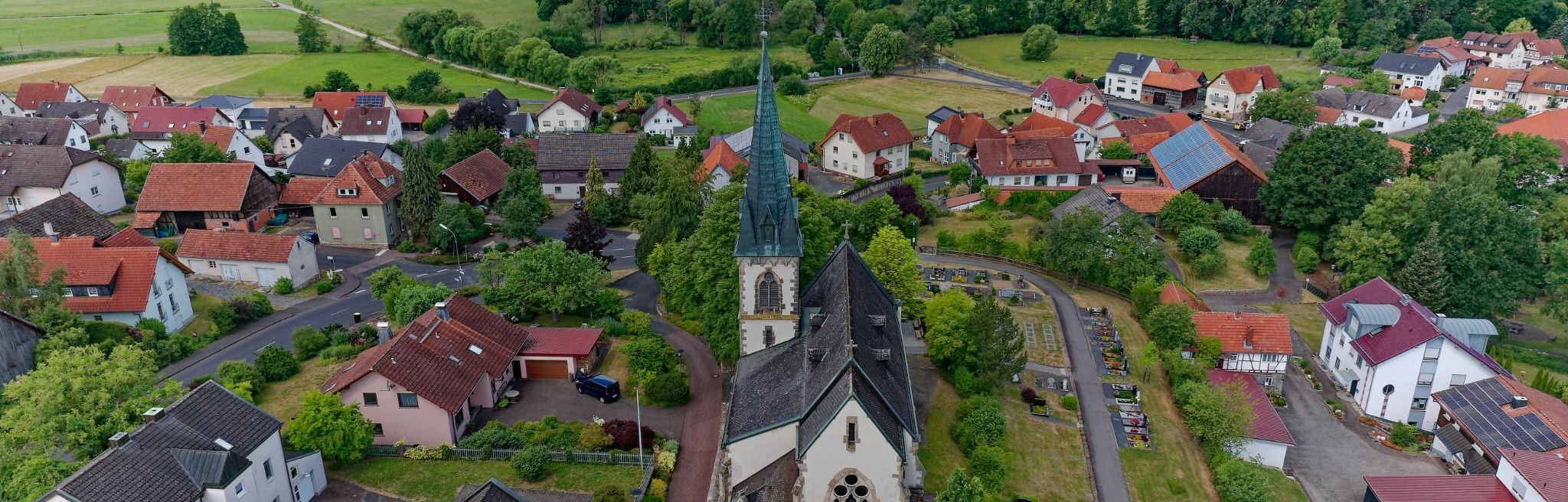 St. Nikolaus und Valentin, Steinhaus